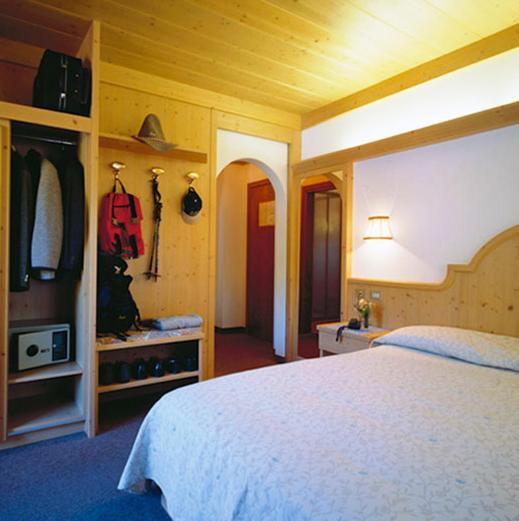 Hotel Gran Mugon Vigo di Fassa Szoba fotó