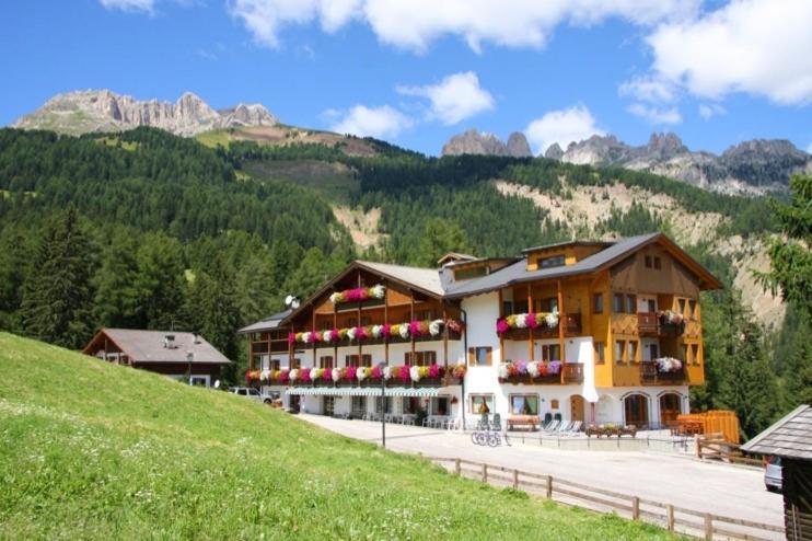 Hotel Gran Mugon Vigo di Fassa Kültér fotó